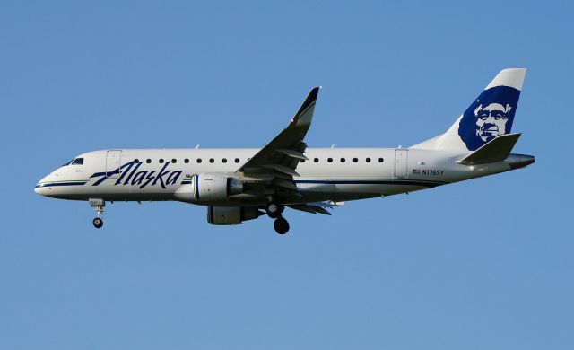 Embraer 170/175 (N176SY)