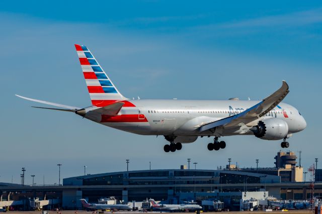 Boeing 787-8 (N800AN) - American Airlines 787-8 landing at DFW on 12/27/22. Taken with a Canon R7 and Tamron 70-200 G2 lens.