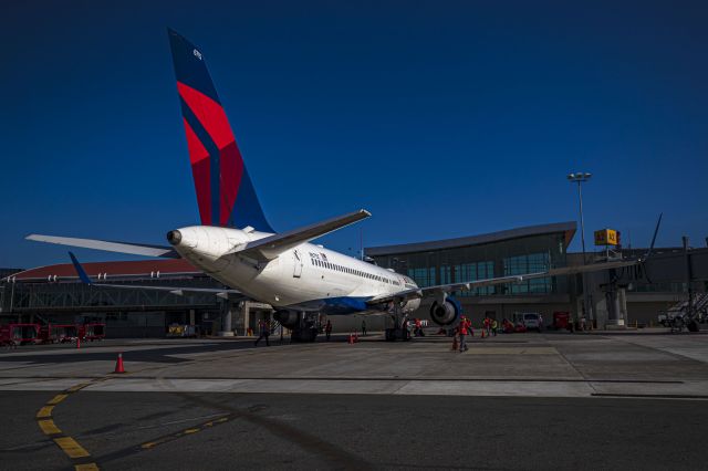 N6715C — - At the airport enjoying the camera and airplanes