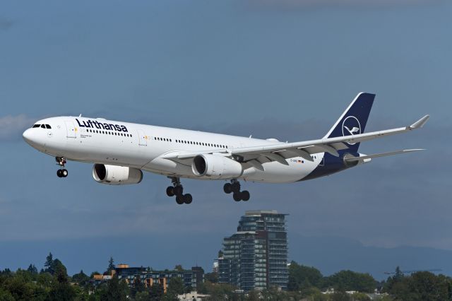 Airbus A330-300 (D-AIKQ)