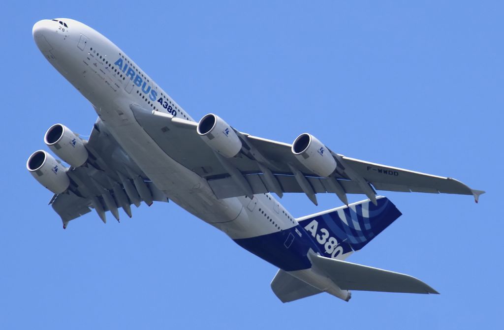 Airbus A380-800 —