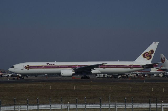 BOEING 777-300 (HS-TKB) - Departure at Narita Intl Airport Rwy34L on 1999/01/17