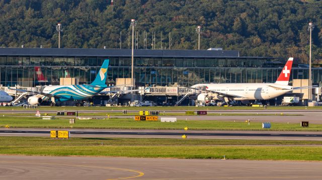 Airbus A330-200 (A4O-DC)