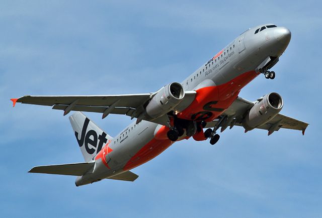 Airbus A320 (VH-VQQ) - JETSTAR AIRWAYS - AIRBUS A320-232 - REG VH-VQQ (CN 2537) - ADELAIDE INTERNATIONAL AIRPORT SA. AUSTRALIA - YPAD ( 18/1/2015)