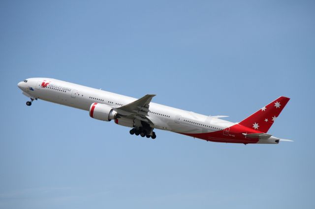 BOEING 777-300 (VH-VOZ)