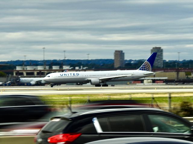 BOEING 767-400 (N78060)