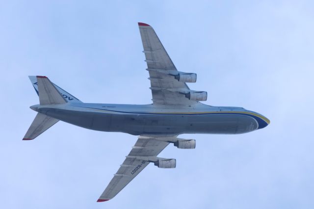 Antonov An-12 (UR-82007) - UR-82007 Antonov AN-124 -100M Vers Montréal Mirabel YMX. Altitude 1954 Mètres. Vitesse 467 KM/H. Survolant le fleuve St-Laurent QC. à Lavaltrie QC. Le 10-04-2025 à 11:36