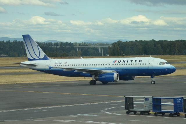 Airbus A319 (N498UA) - Arriving at the gate in PDX