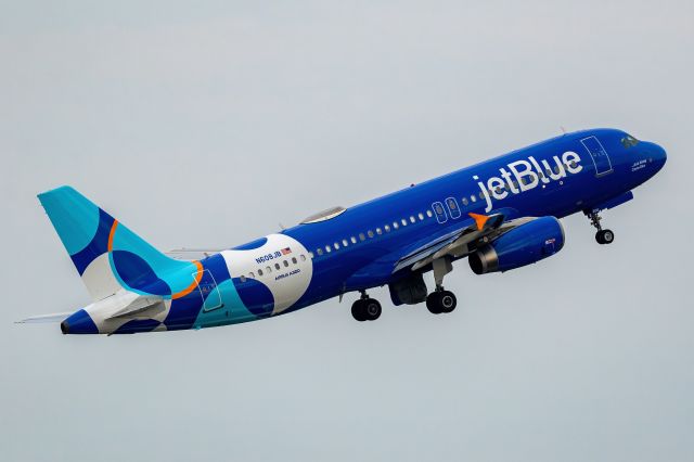 Airbus A320 (N608JB)