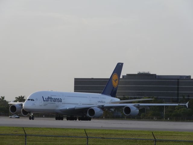 Airbus A380-800 (D-AIMC)