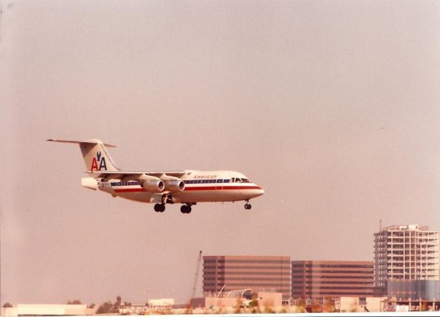 — — - American BAe 146 landing at Santa Ana in the late 1980s