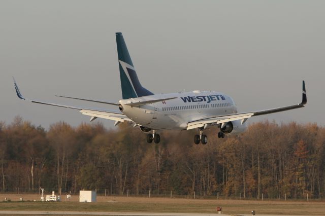 Boeing 737-700 (C-GWJG) - October 25, 2007 - landed at Kitchener/Waterloo 