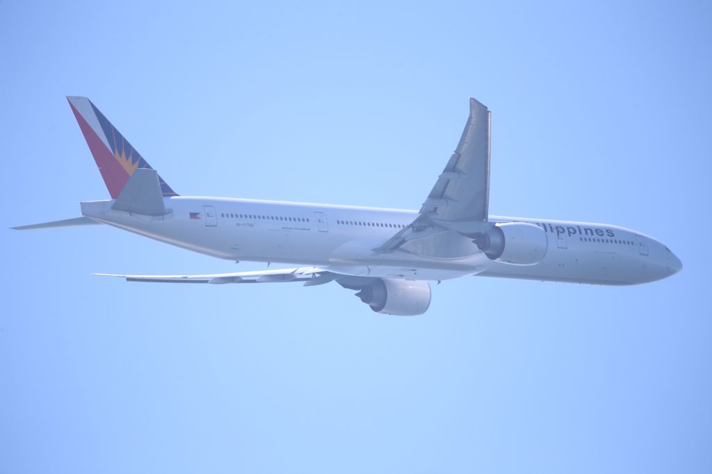 BOEING 777-300ER (RP-C7782)