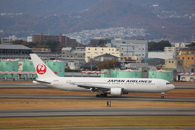 BOEING 767-300 (JA8397)