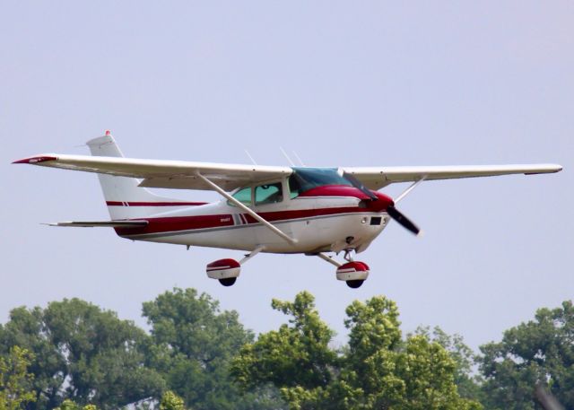 Cessna Skyhawk (N226AC) - At Downtown Shreveport.