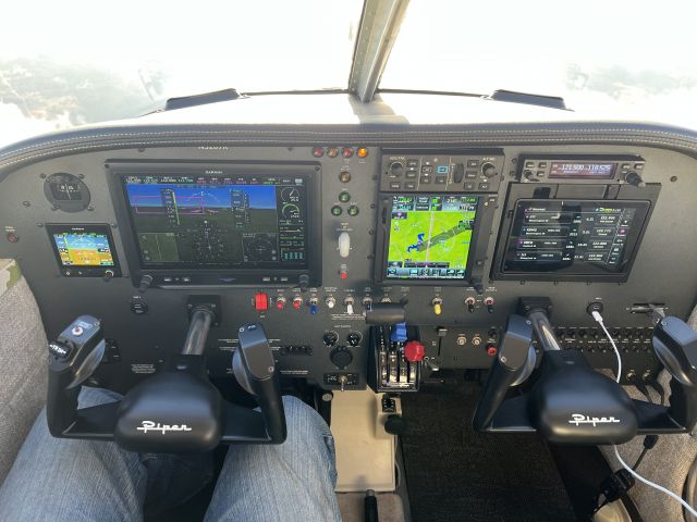 Piper Cherokee Arrow (N3207R) - Panel upgrade