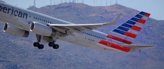 Boeing 757-200 (N205UW) - Phoenix Sky Harbor International Airport 24SEP19