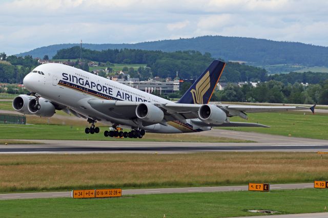 Airbus A380-800 (9V-SKH)