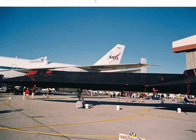 Lockheed Blackbird (61-0971) - SR-71 on display at the Edwards AFB Open House and Air Show 10-18-1997