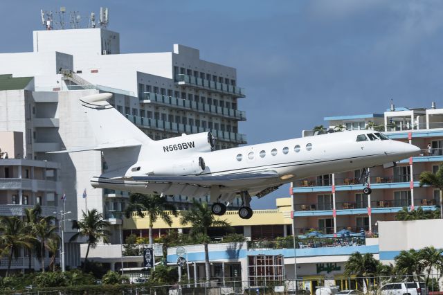 Dassault Falcon 50 (N569BW)