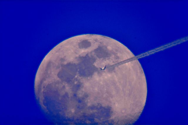 Airbus A300F4-600 (N652FE) - FedEx 936 Memphis TN to Rochester, NY south of Cleveland at 33,000 ft. passing moon 04.08.17