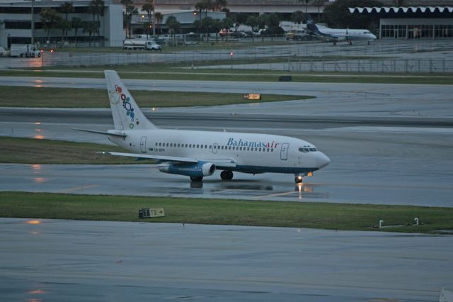 Boeing 737-200 (C6-BFM)