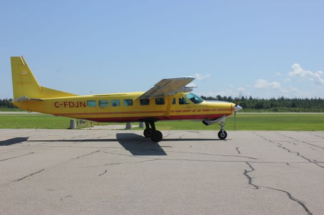 Cessna Caravan (C-FDJN) - C-FDJN Cessna Grand Caravan 208 Parachutisme Adrénaline INC RVA Aéroport de Trois-Rivières QC. CYRQ 13-07-2019