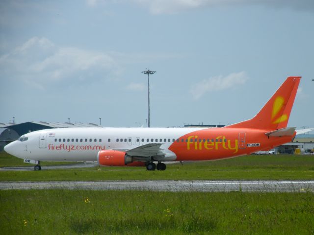 BOEING 737-400 (EI-COK) - EI-COK B737-430 CN 27003/2328 OF FIREFLY AT SHANNON JUNE 19-2011 EX F-GRNZ ARRIVED FROM NAPLES ON JUNE 18 TO BE 9M FZB