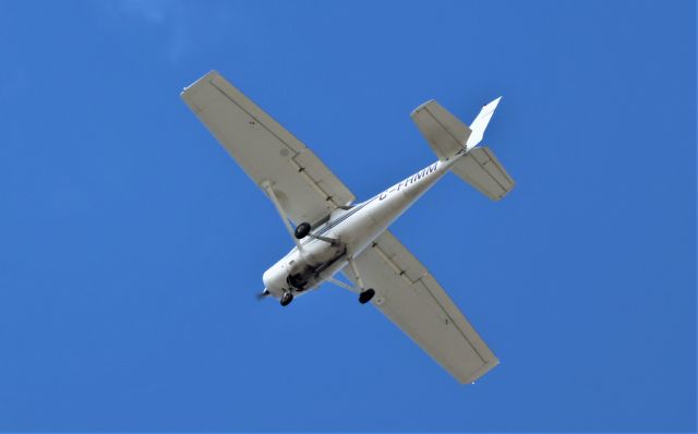 Cessna 152 (C-FHMM) - C-FHMM Cessna 152 École de Pilotage Saint Hubert INC. Survolant la ville de Lavaltrie QC. le 08-05-2023 à 18:47