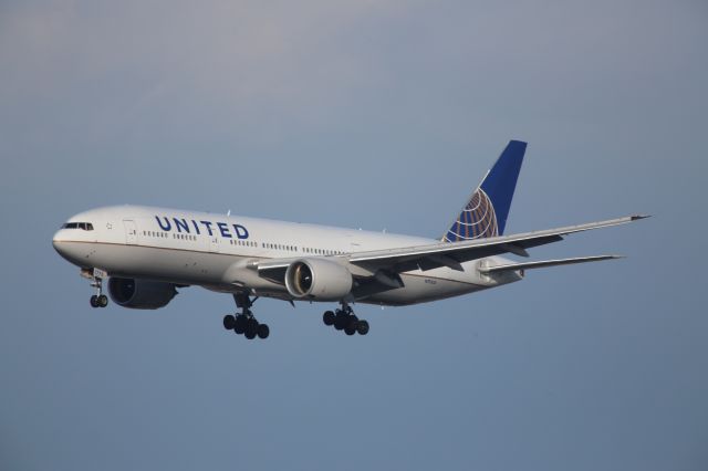 Boeing 777-200 (N793UA)