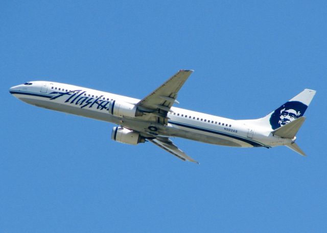 Boeing 737-900 (N303AS) - At DFW