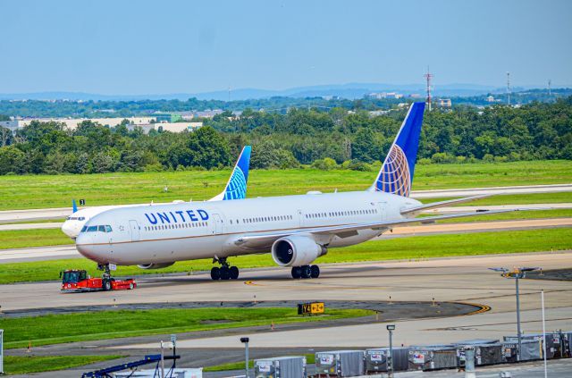 BOEING 767-400 —