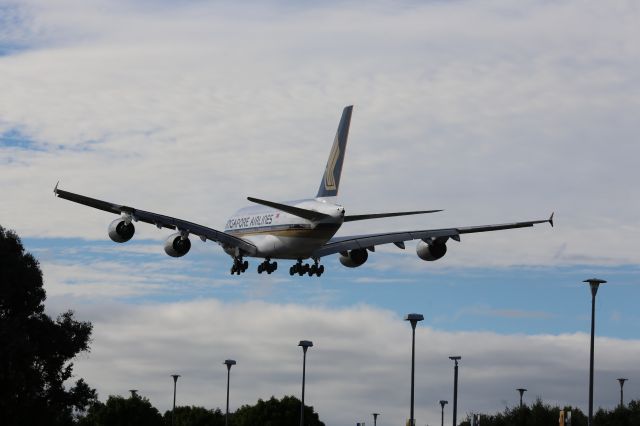 Airbus A380-800 (9V-SKH)