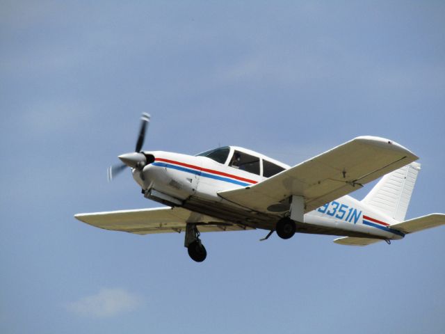 Piper Cherokee (N9351N) - Taking off RWY 26L