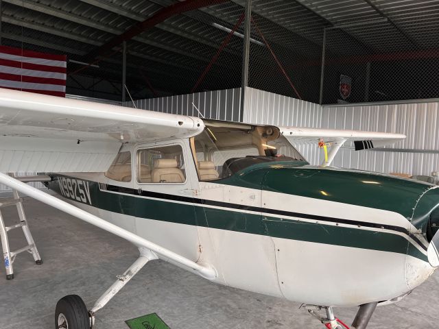 Cessna Skyhawk (N9925V)