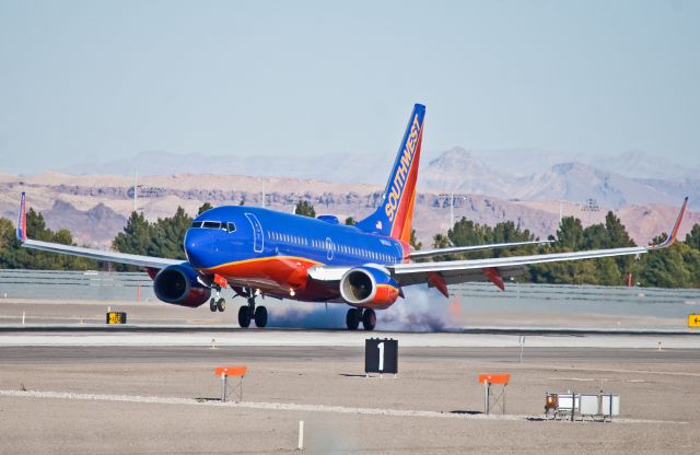 Boeing 737-700 (N433LV)