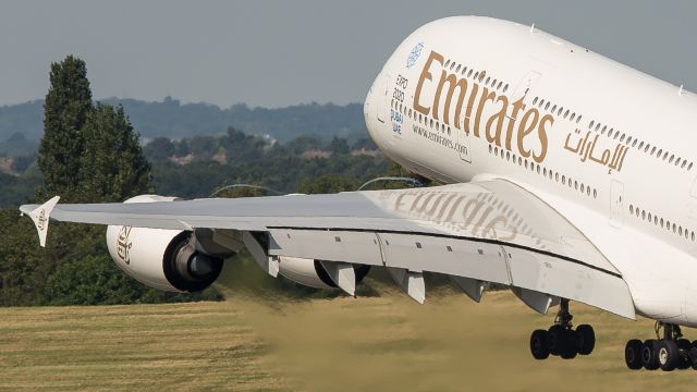 Airbus A380-800 (A6-EOS) - Airbus A380 at full thrust. 