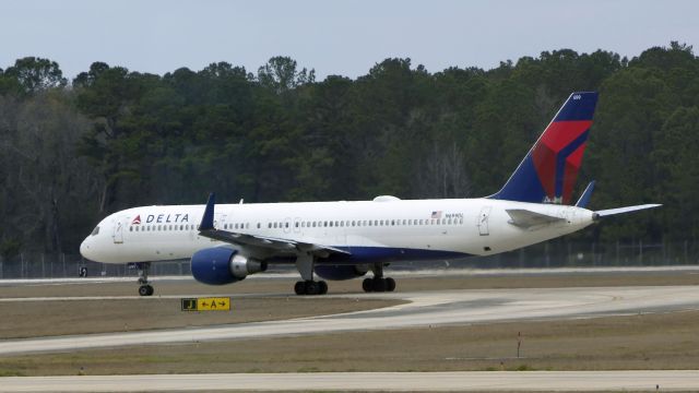 Boeing 757-200 (N699DL)