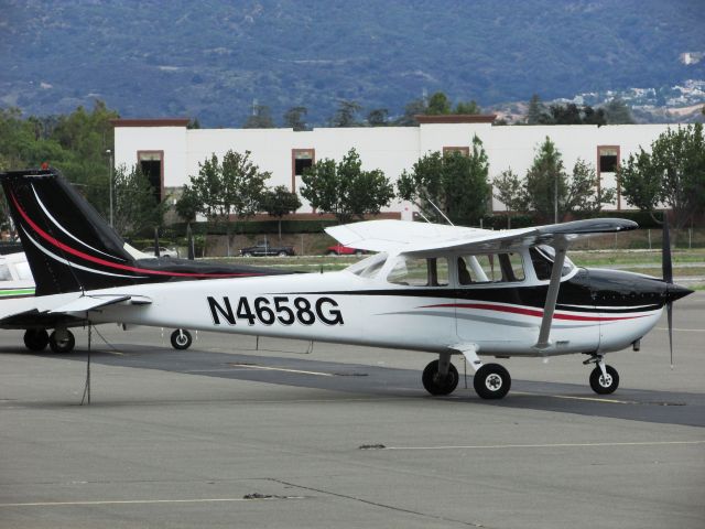 Cessna Skyhawk (N4658G) - Parked at Brackett Field