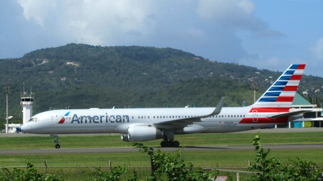 Boeing 757-200 (N185AN)