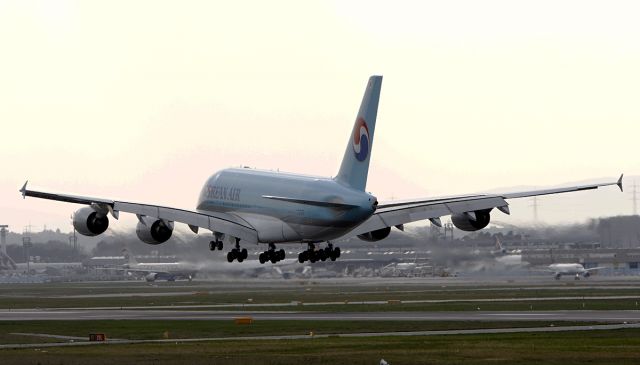 Airbus A380-800 (HL7614) - Landing in Frankfurt / Main the Korean Air A380