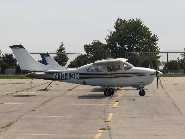 Cessna Centurion (N1943M) - The trusted Cessna two ten.