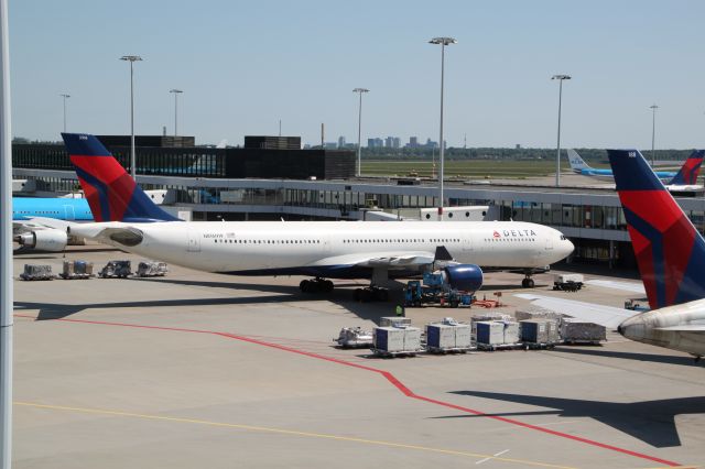 Airbus A330-300 (N816NW)