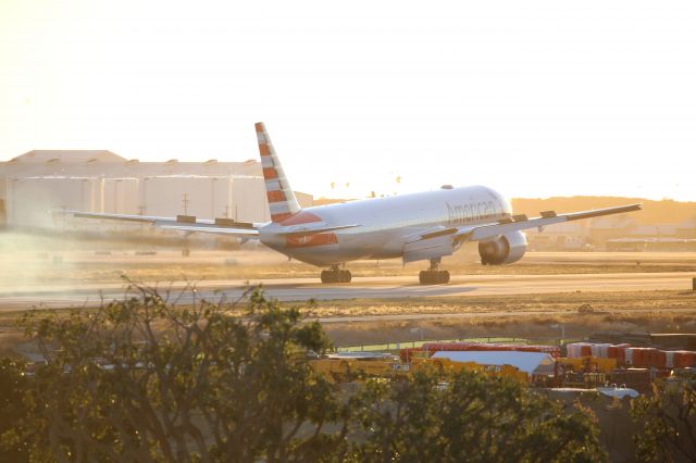 BOEING 777-300ER (N718AN)