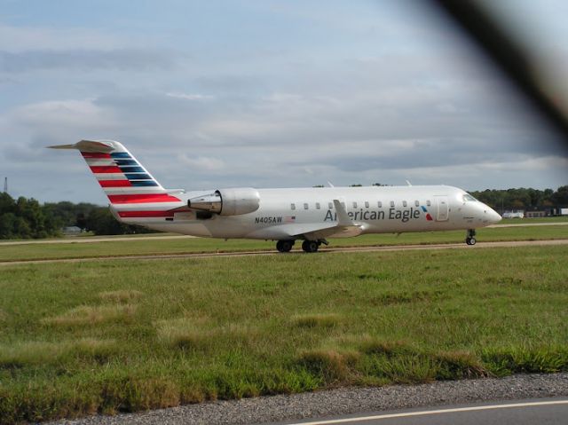 Canadair Regional Jet CRJ-200 (N405AW) - American Eagle CRJ-200 Taxiing to RWY 05