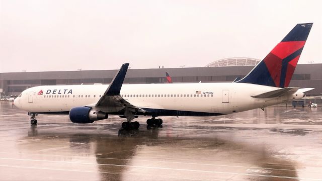 BOEING 767-300 (N193DN) - Heading to JFK as DL860