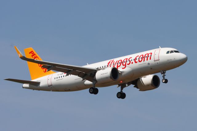 Airbus A320neo (TC-NBM) - PGT1815 arriving from Antalya