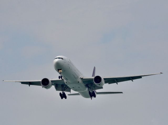 Boeing 777-200 — - Thai B772 landing WSSS