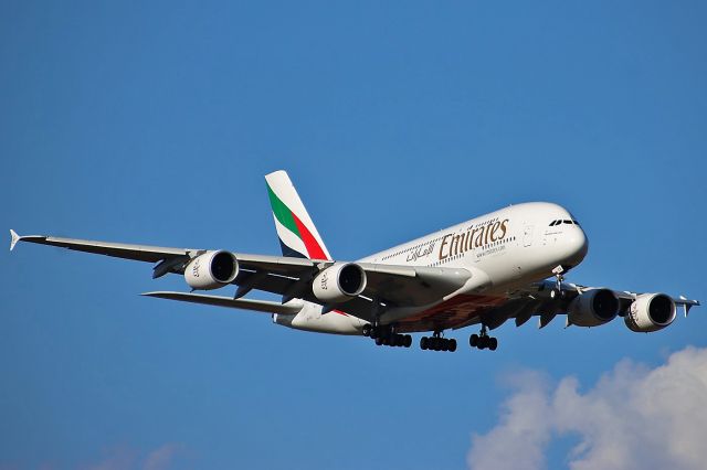 Airbus A380-800 (A6-EEO) - Finals to 21