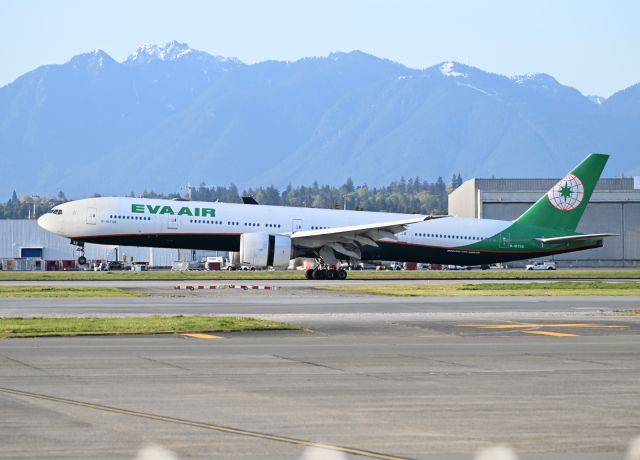BOEING 777-300ER (B-16738)